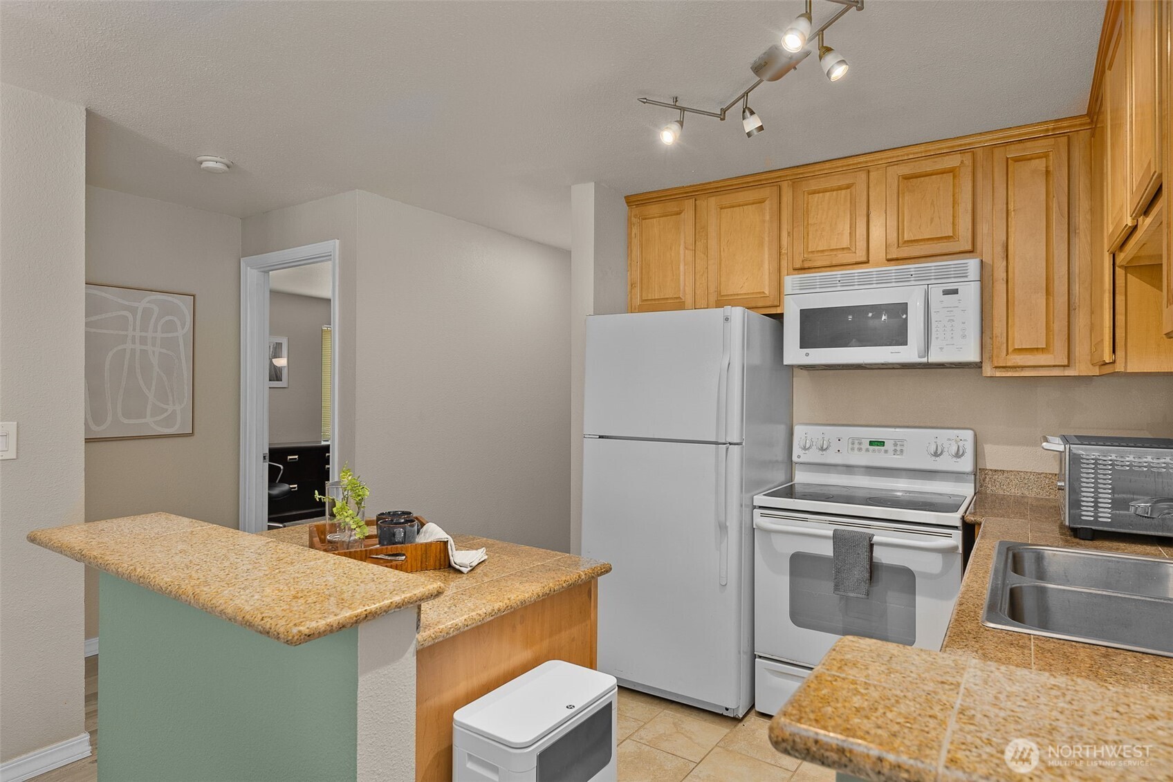 20318 Bothell Everett Hwy #A101, Bothell, WA 98012