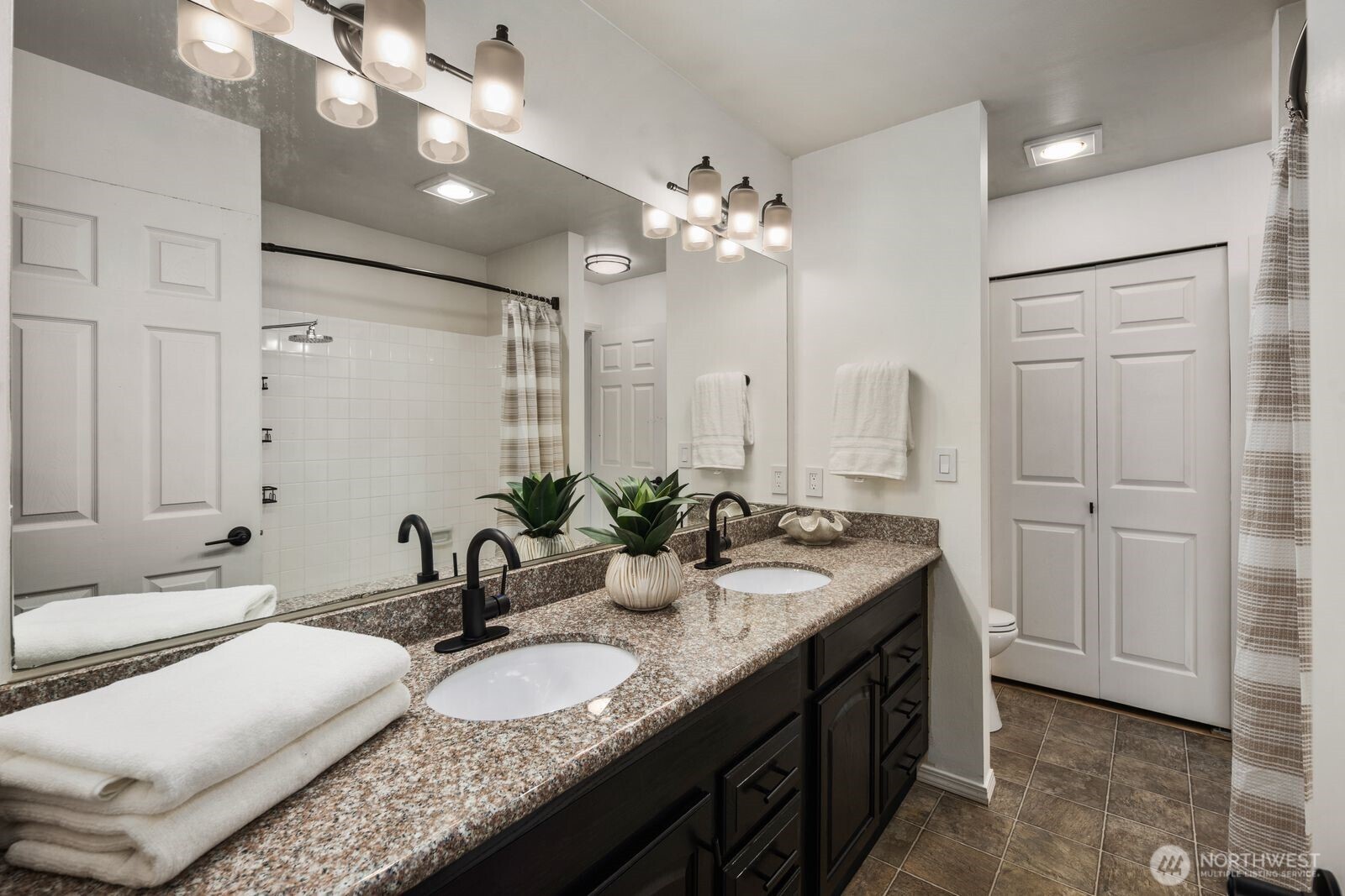 8823 Holly Drive #D204, Everett, WA 98208