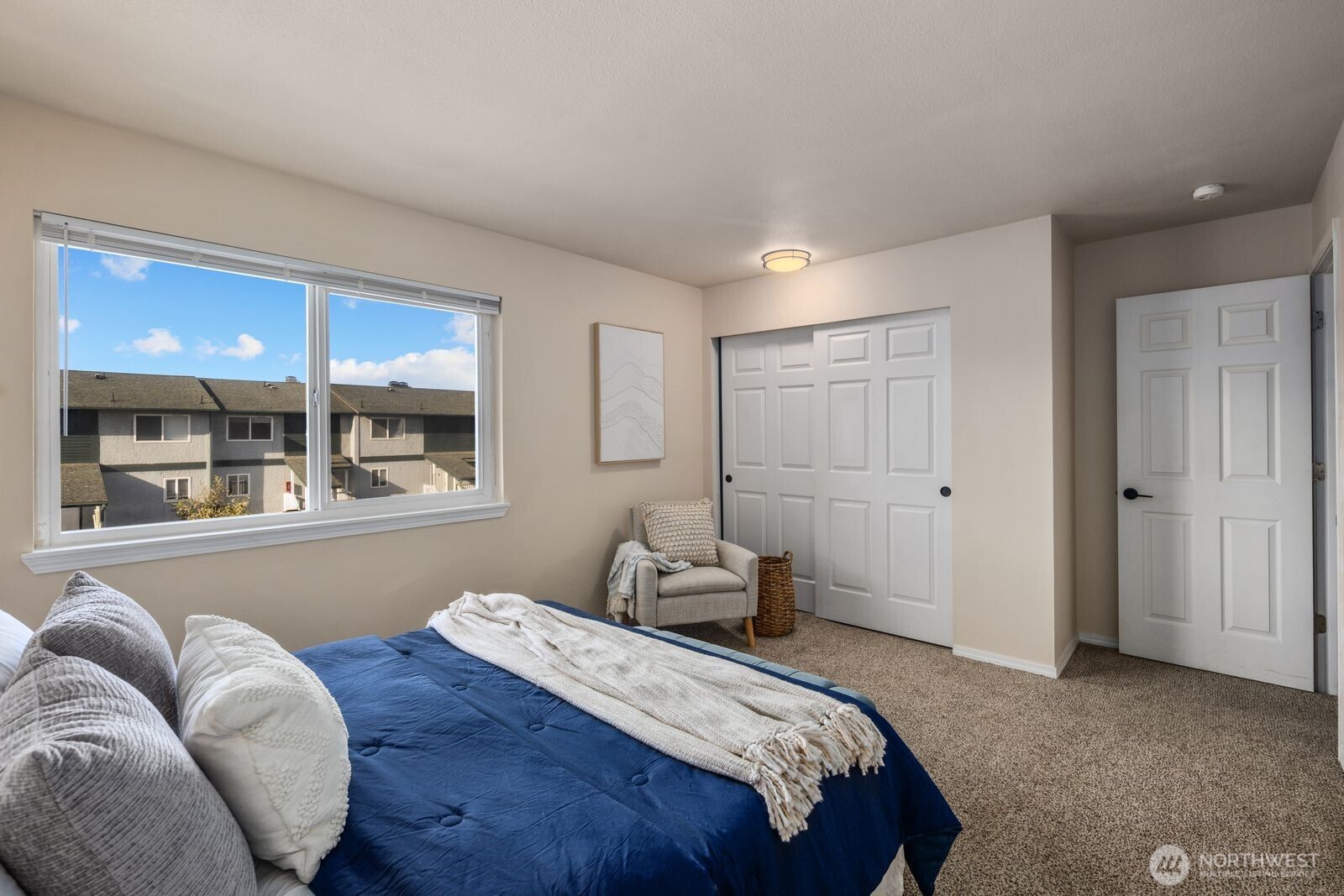 8823 Holly Drive #D204, Everett, WA 98208