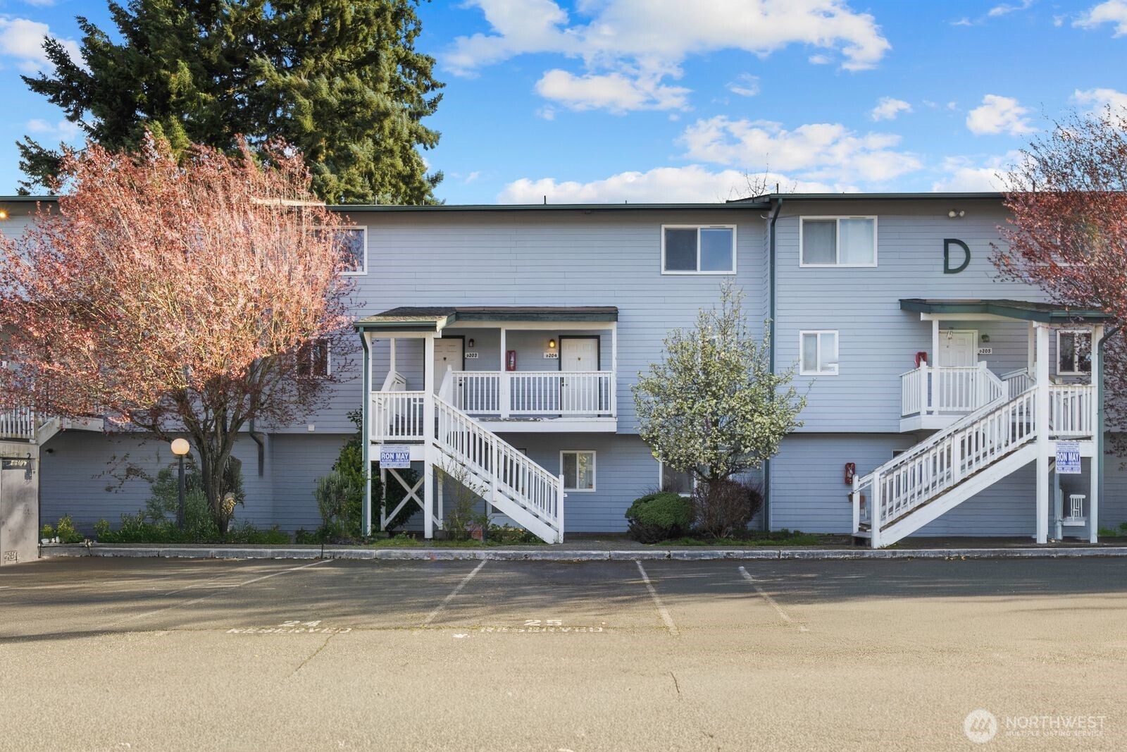 8823 Holly Drive #D204, Everett, WA 98208
