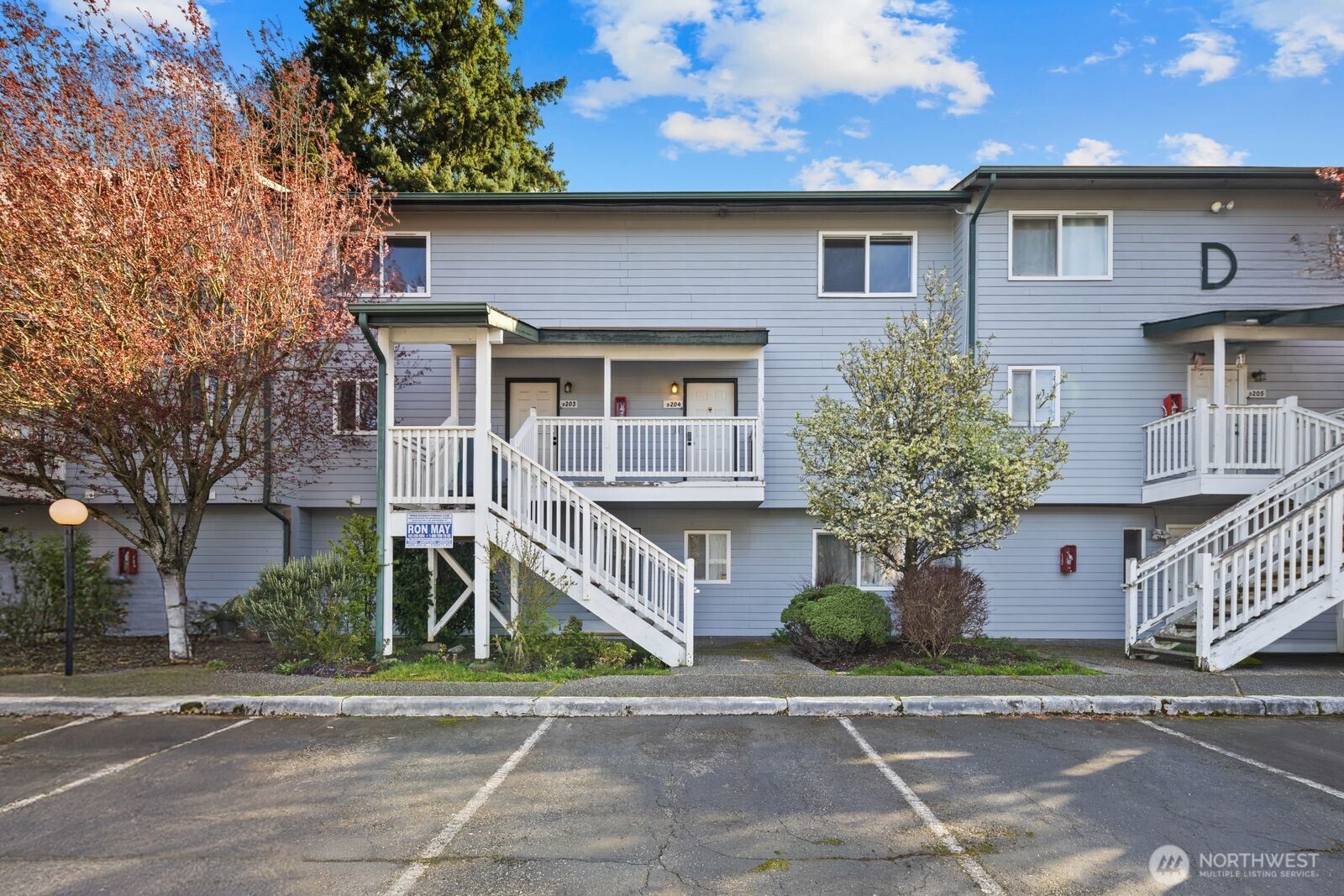 8823 Holly Drive #D204, Everett, WA 98208