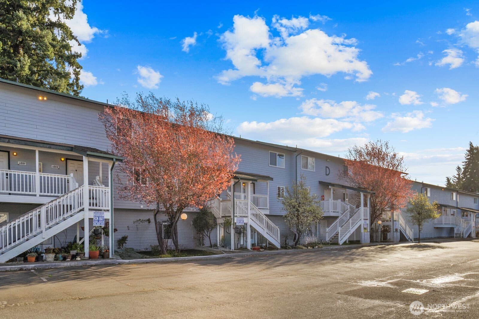 8823 Holly Drive #D204, Everett, WA 98208