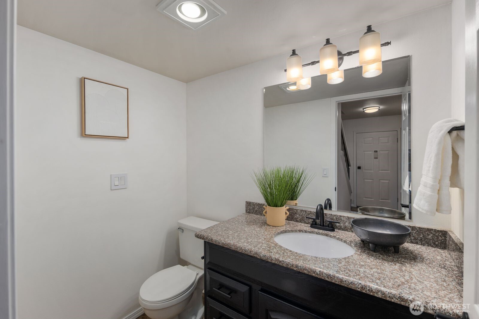 8823 Holly Drive #D204, Everett, WA 98208