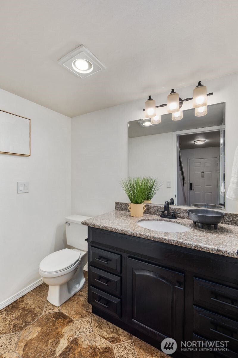 8823 Holly Drive #D204, Everett, WA 98208