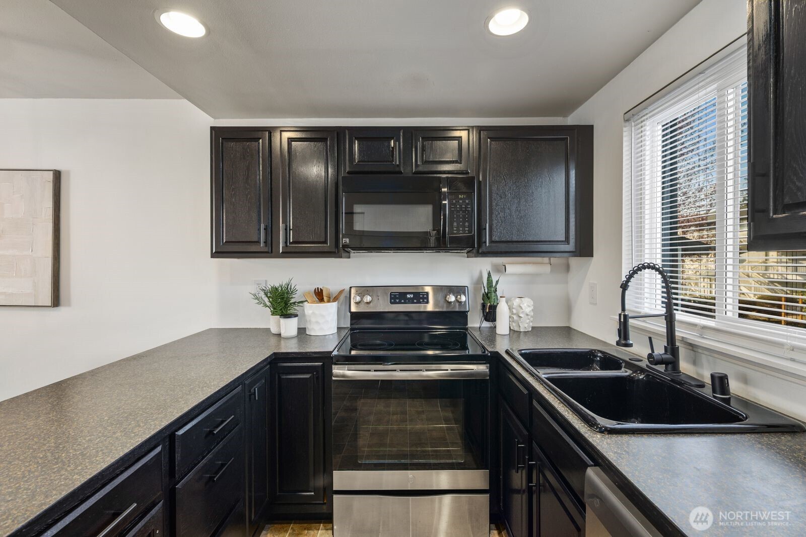 8823 Holly Drive #D204, Everett, WA 98208