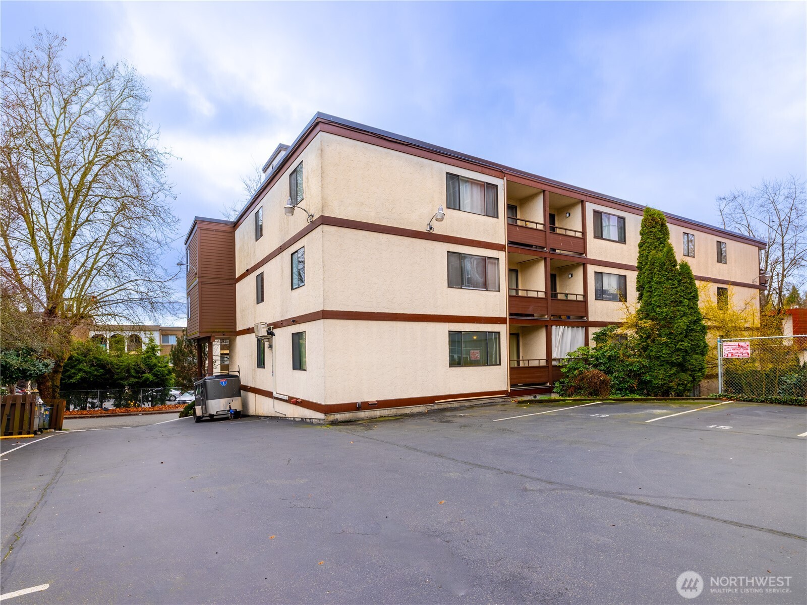2100 N 106th #307, Seattle, WA 98133-9521