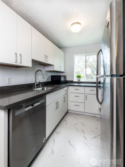 2100 N 106th #307, Seattle, WA 98133-9521 - Photo 5