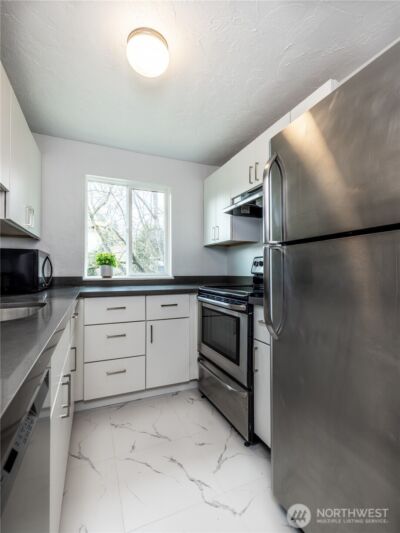 2100 N 106th #307, Seattle, WA 98133-9521 - Photo 6