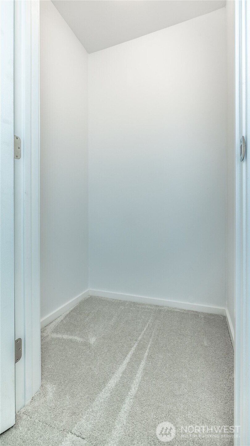 2100 N 106th #307, Seattle, WA 98133-9521