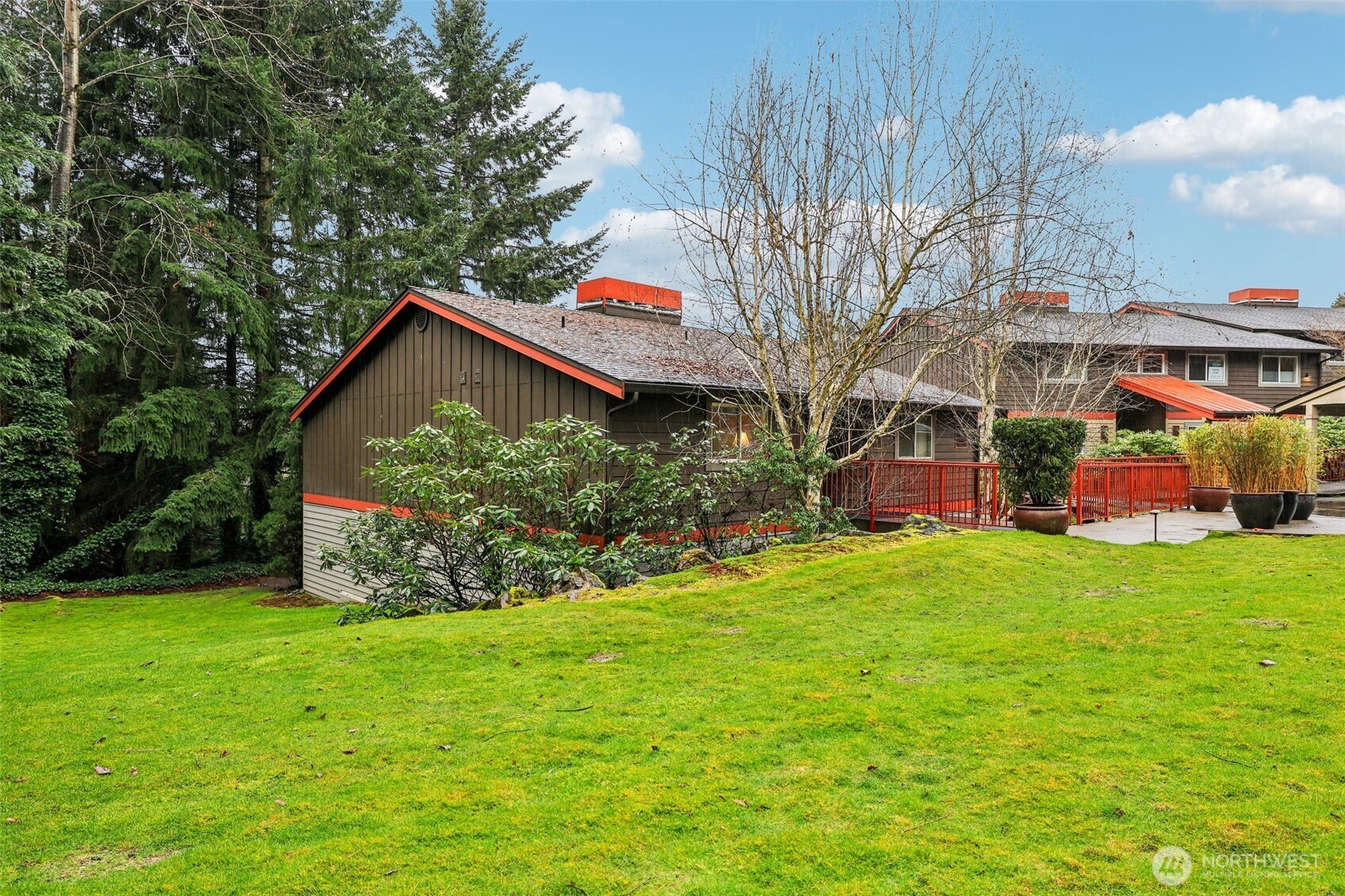 11060 NE 33rd Place #E3, Bellevue, WA 98004