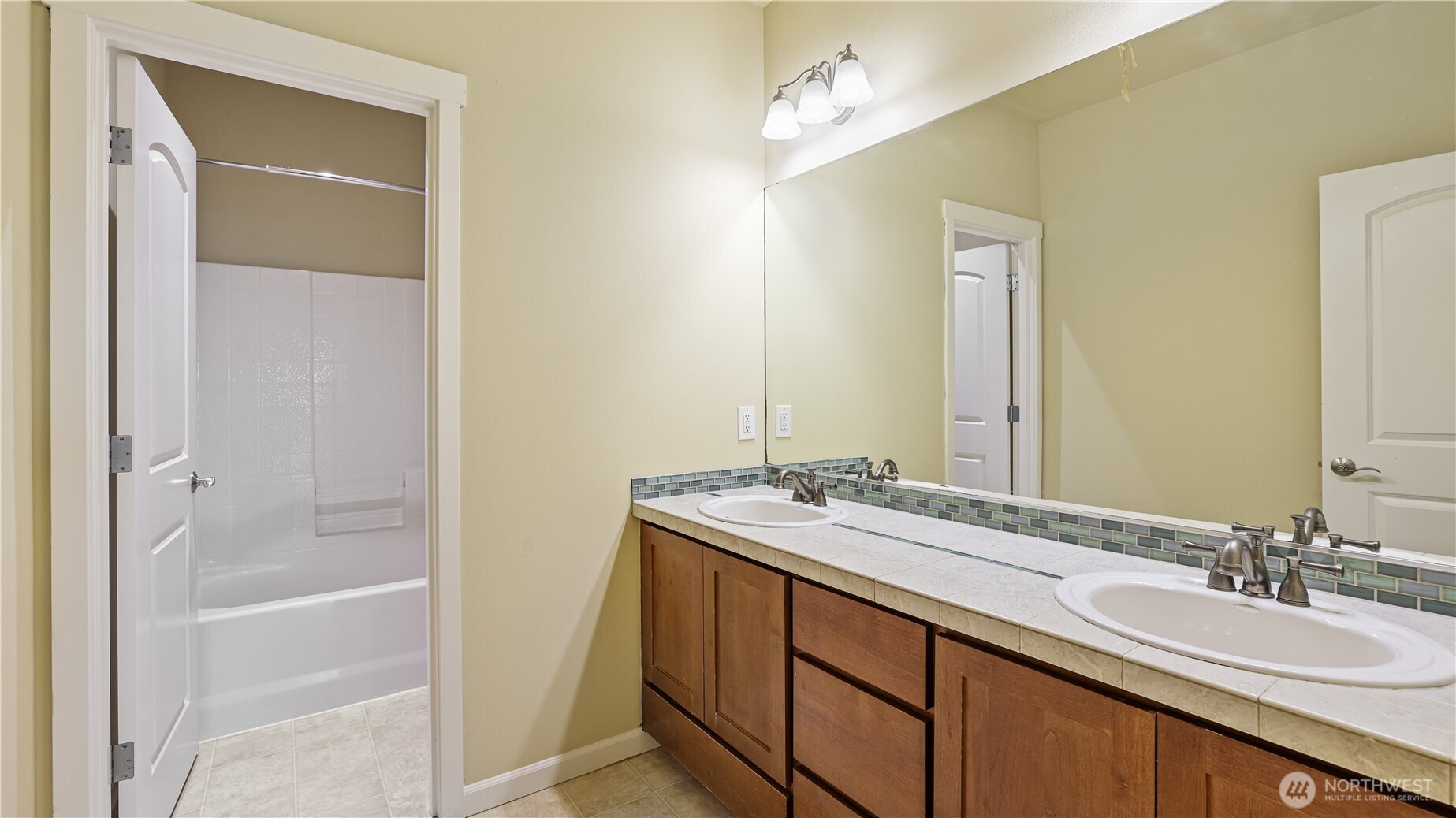 1511 25th Avenue NE, Issaquah, WA 98029