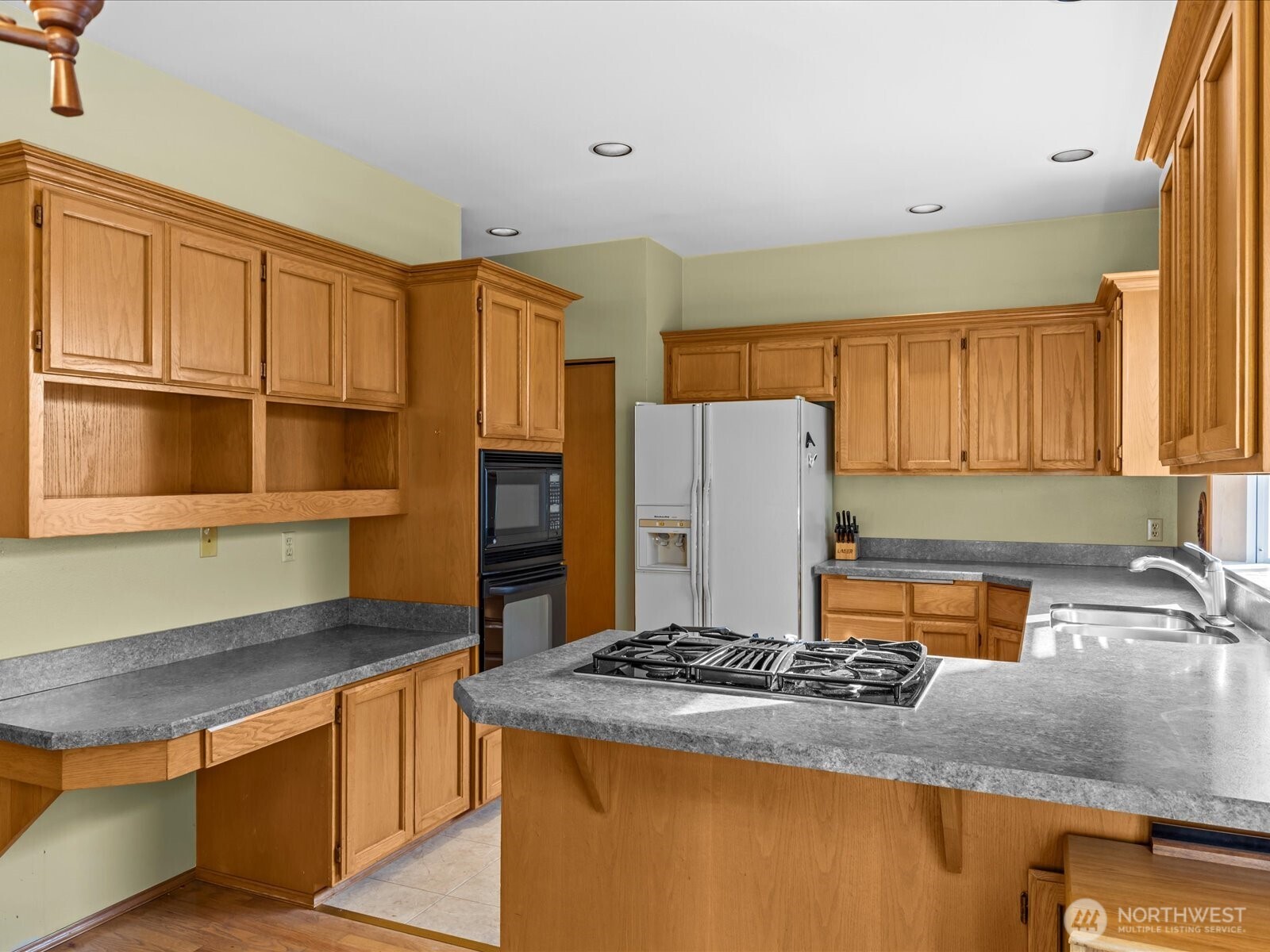 25719 Lake Wilderness Country Club Drive SE, Maple Valley, WA 98038-6822