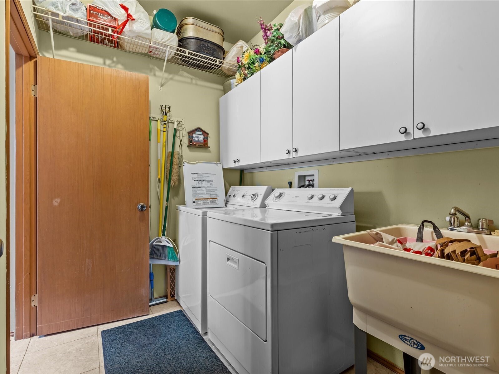 25719 Lake Wilderness Country Club Drive SE, Maple Valley, WA 98038-6822