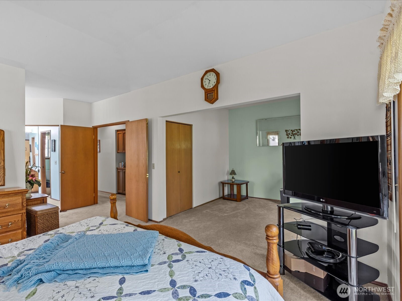 25719 Lake Wilderness Country Club Drive SE, Maple Valley, WA 98038-6822