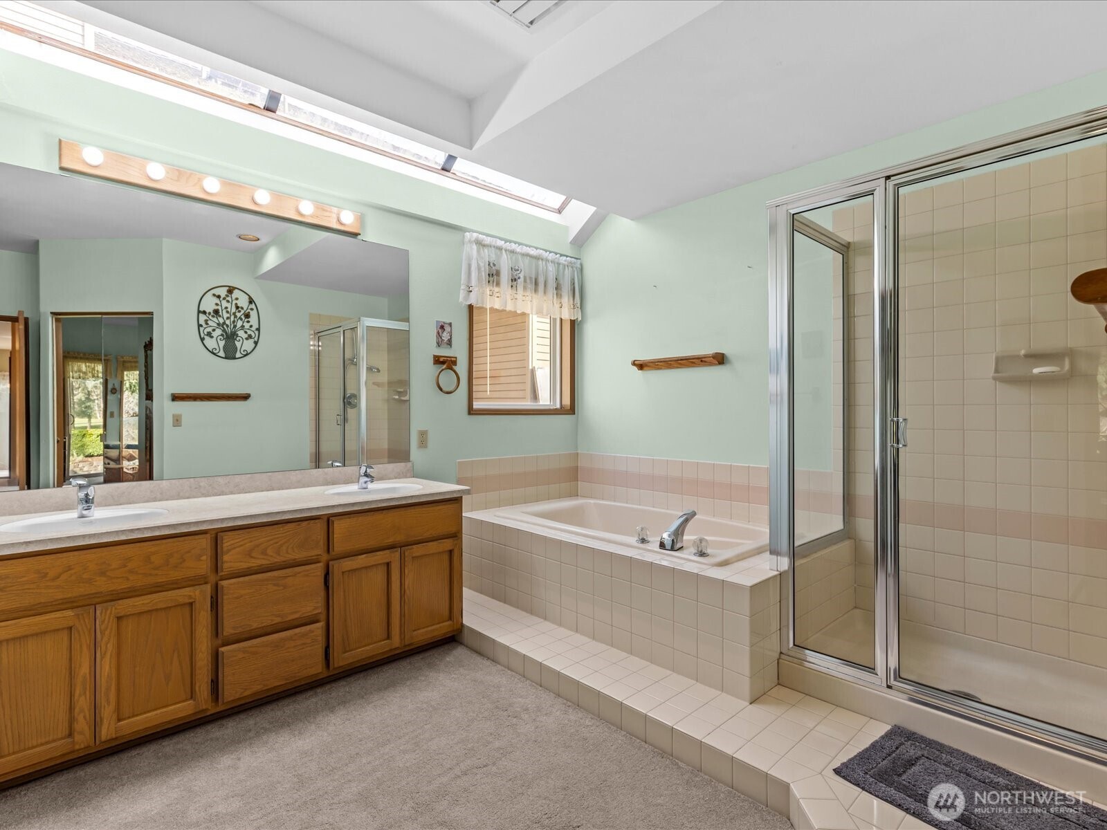 25719 Lake Wilderness Country Club Drive SE, Maple Valley, WA 98038-6822