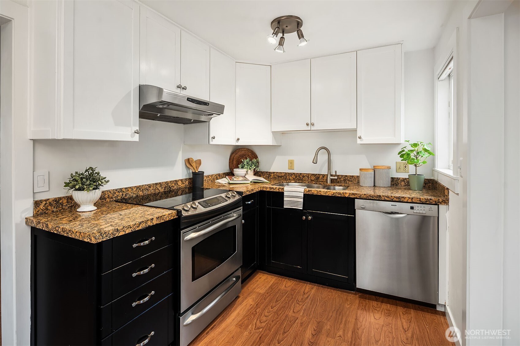 4402 31st Avenue W, Seattle, WA 98199