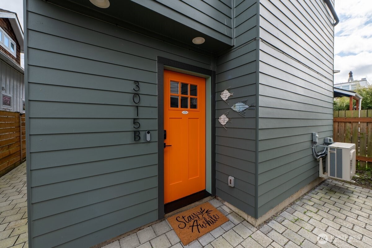 3015 61st Avenue SW #B, Seattle, WA 98116