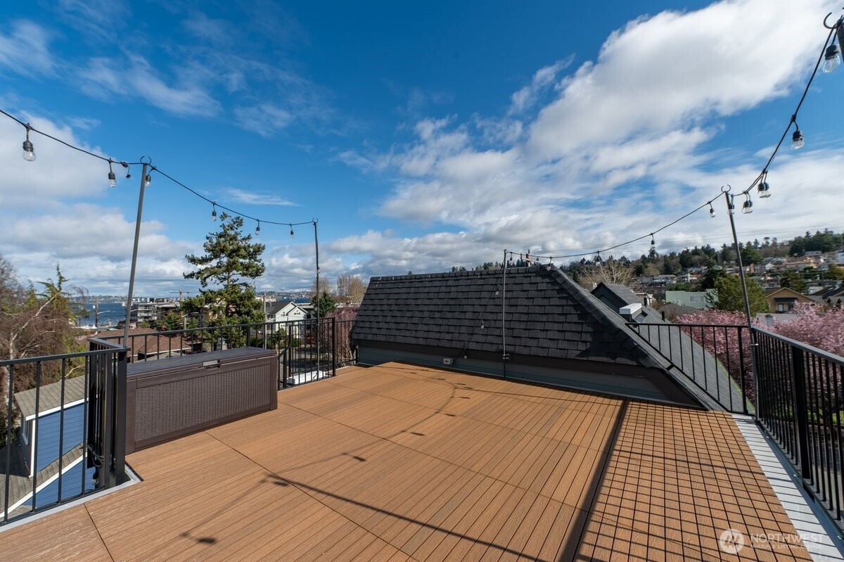 3015 61st Avenue SW #B, Seattle, WA 98116