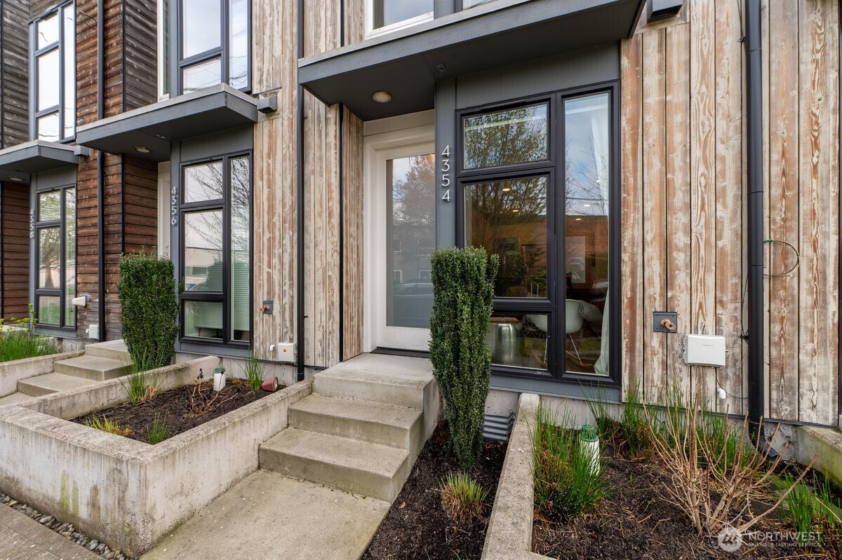 4354 6th Avenue NW, Seattle, WA 98107