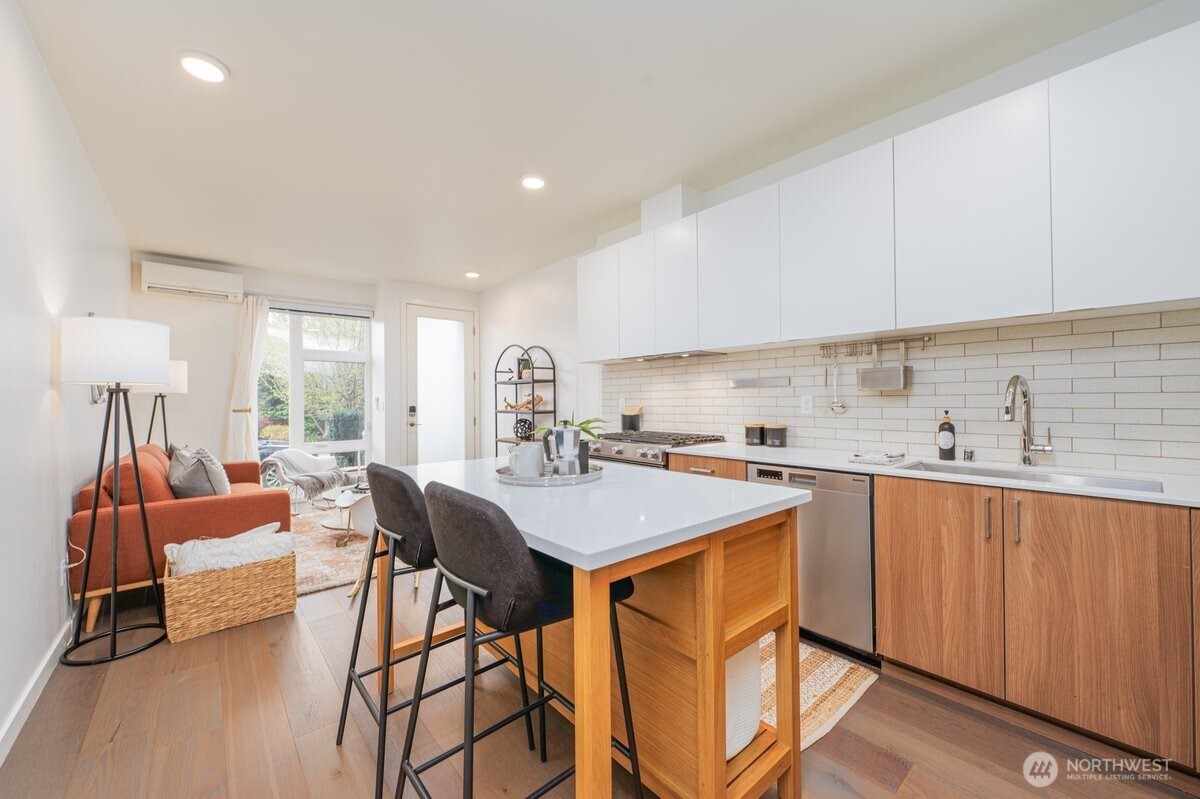 4354 6th Avenue NW, Seattle, WA 98107