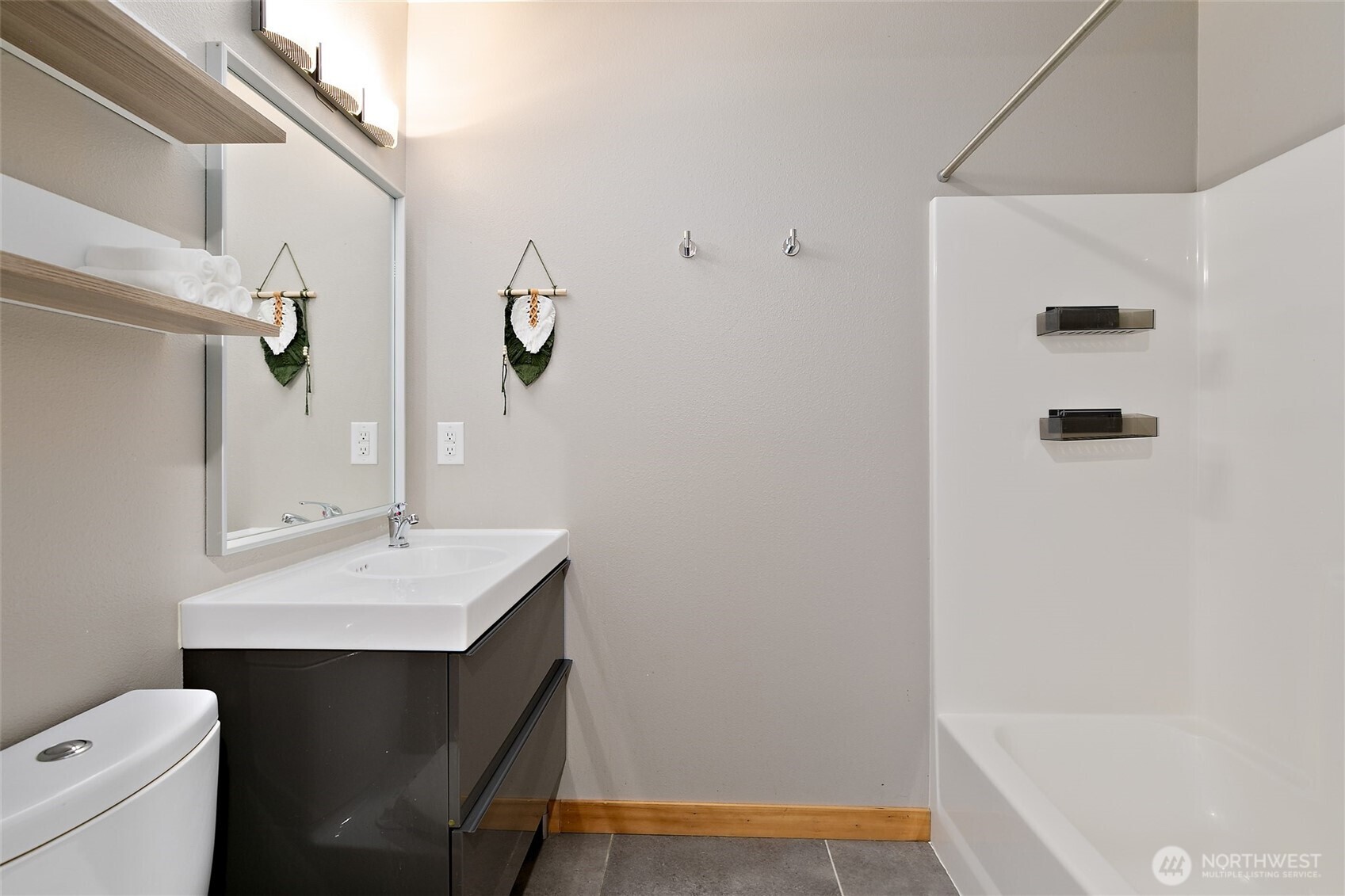 827 Hiawatha Place S #402, Seattle, WA 98144