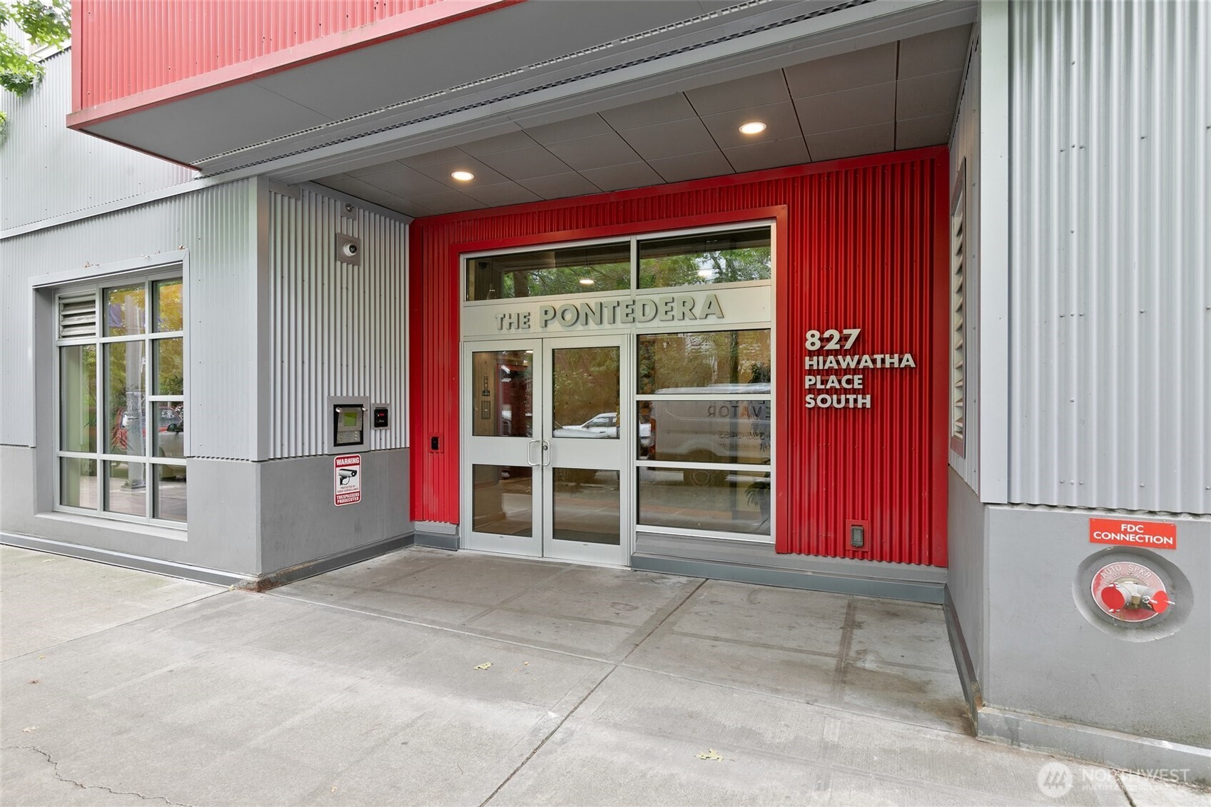 827 Hiawatha Place S #402, Seattle, WA 98144