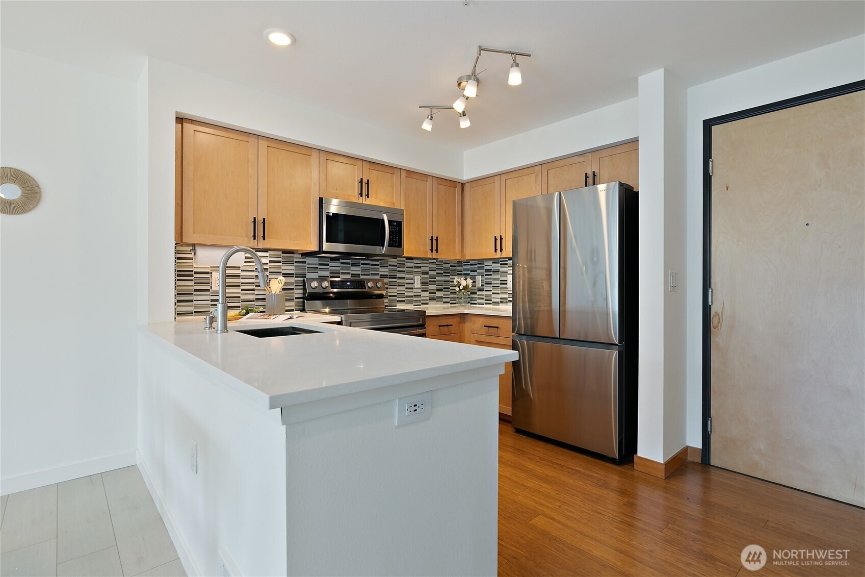 827 Hiawatha Place S #402, Seattle, WA 98144