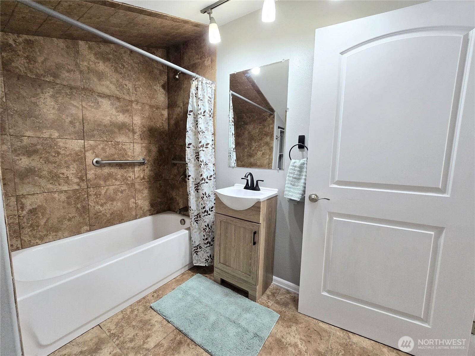 1407 Laurel Street , Hoquiam, WA 98550