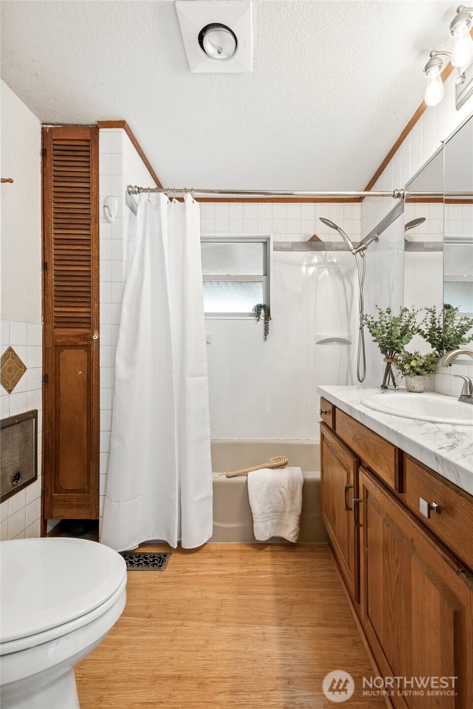 14235 6th Avenue SW, Burien, WA 98166