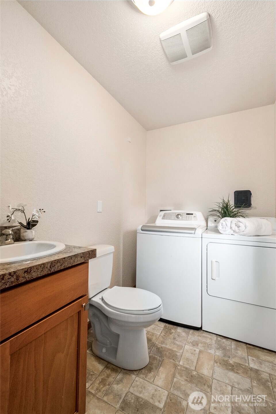 14235 6th Avenue SW, Burien, WA 98166