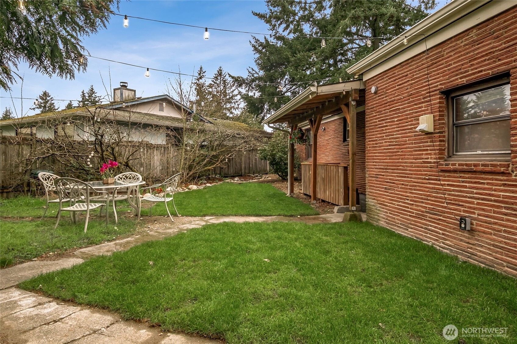 14235 6th Avenue SW, Burien, WA 98166