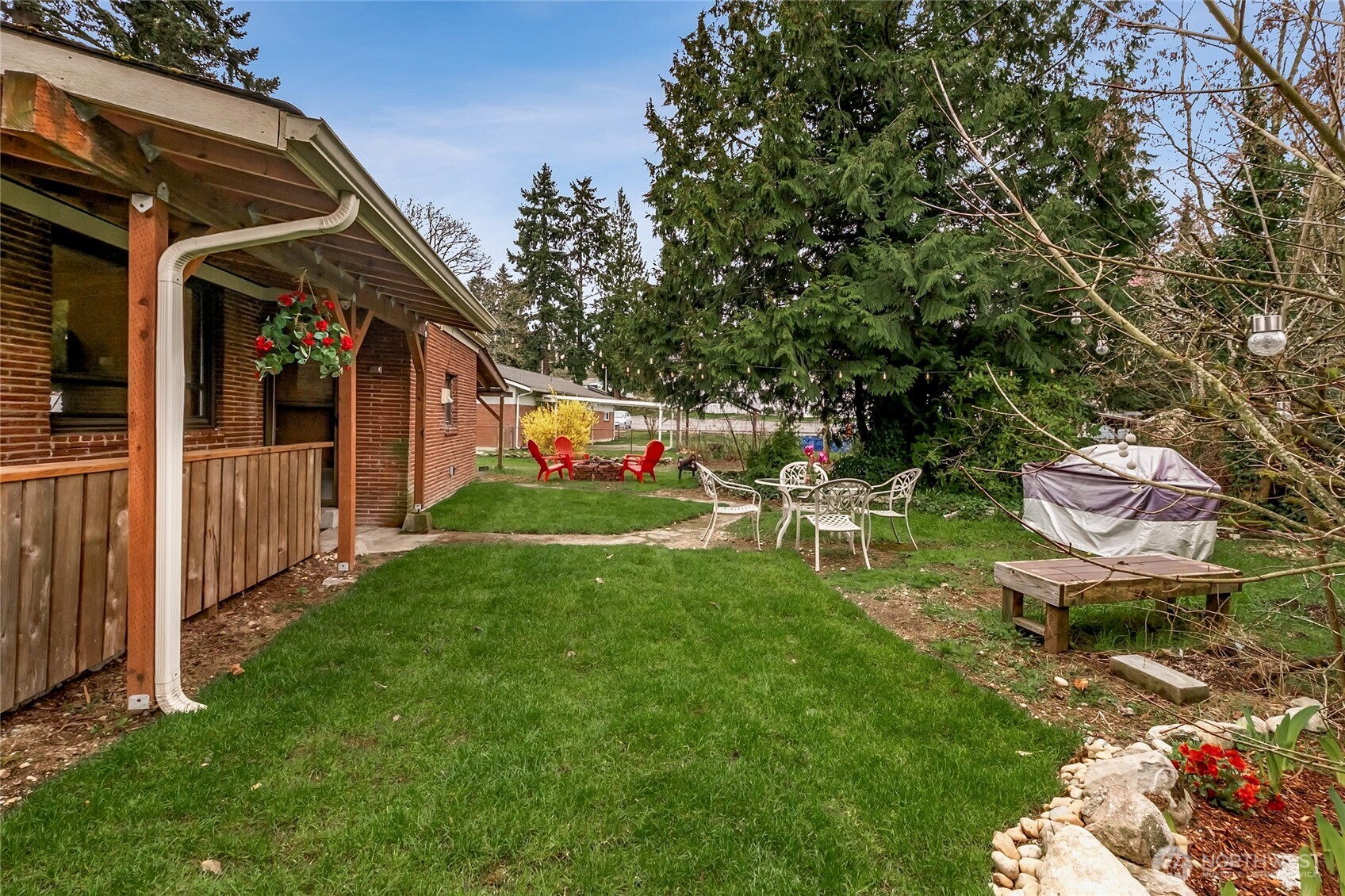 14235 6th Avenue SW, Burien, WA 98166