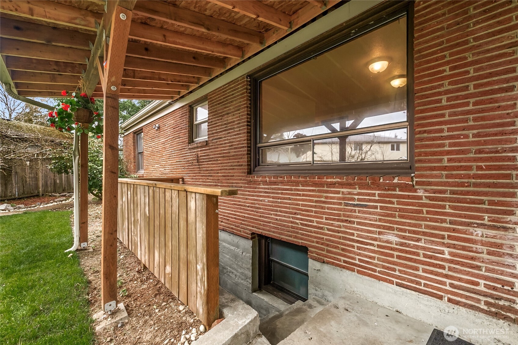 14235 6th Avenue SW, Burien, WA 98166