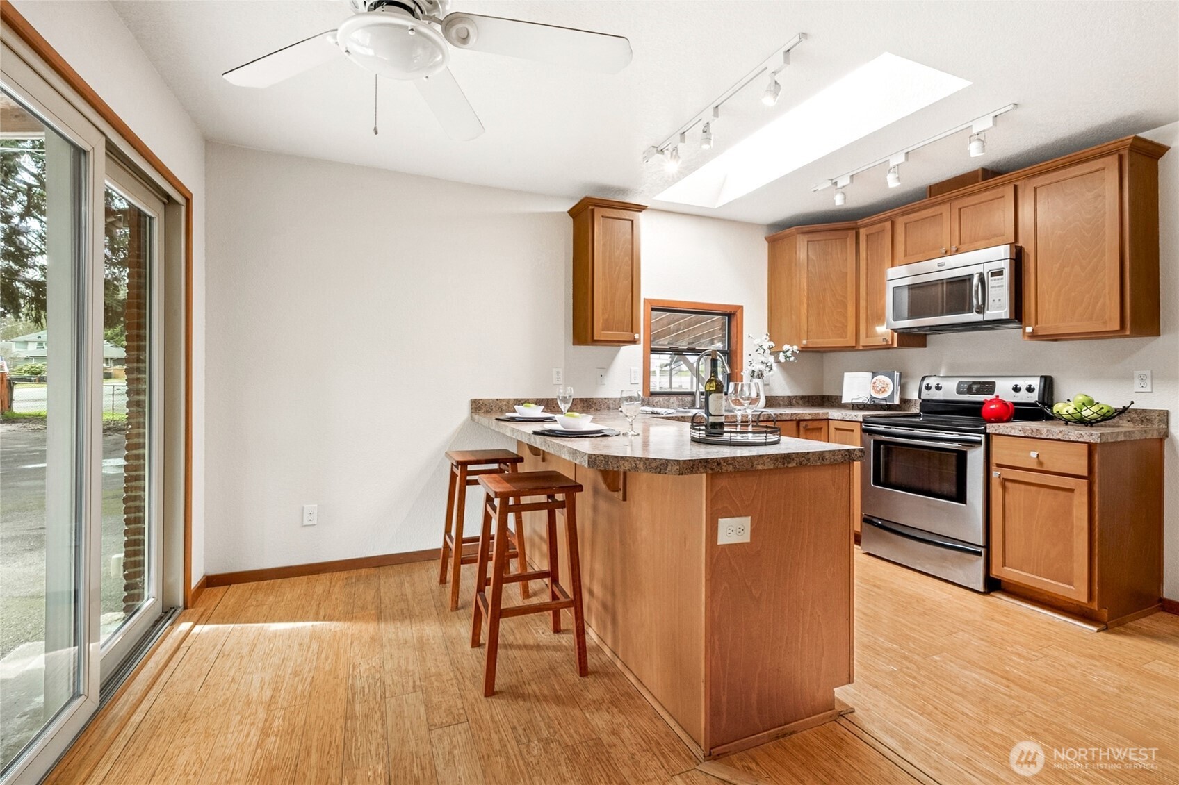 14235 6th Avenue SW, Burien, WA 98166