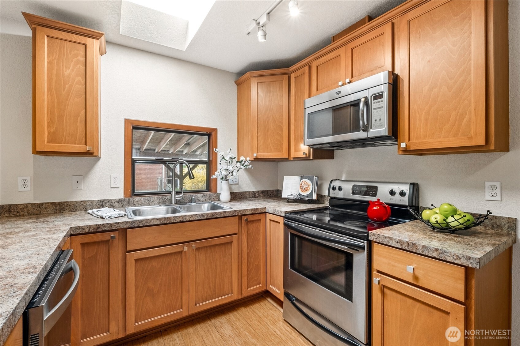 14235 6th Avenue SW, Burien, WA 98166