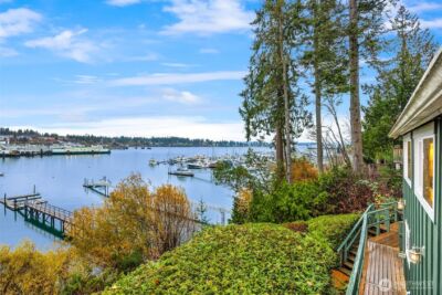 9986 NE Ewing Street , Bainbridge Island, WA 98110