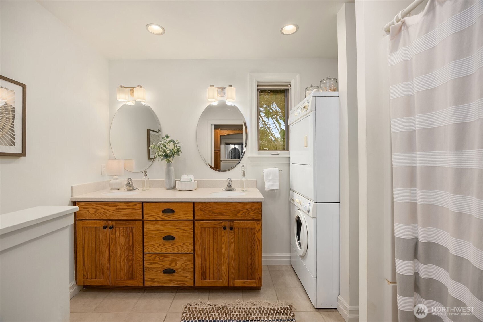 9986 NE Ewing Street , Bainbridge Island, WA 98110