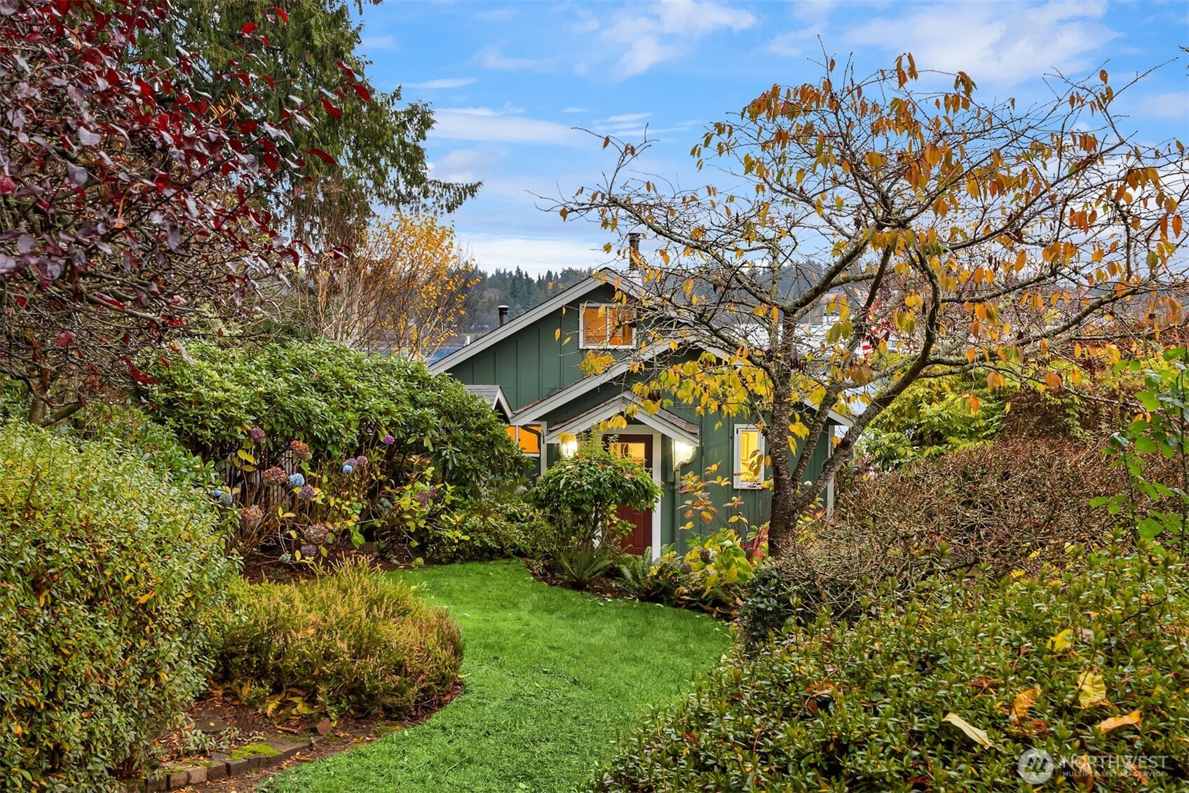 9986 NE Ewing Street , Bainbridge Island, WA 98110