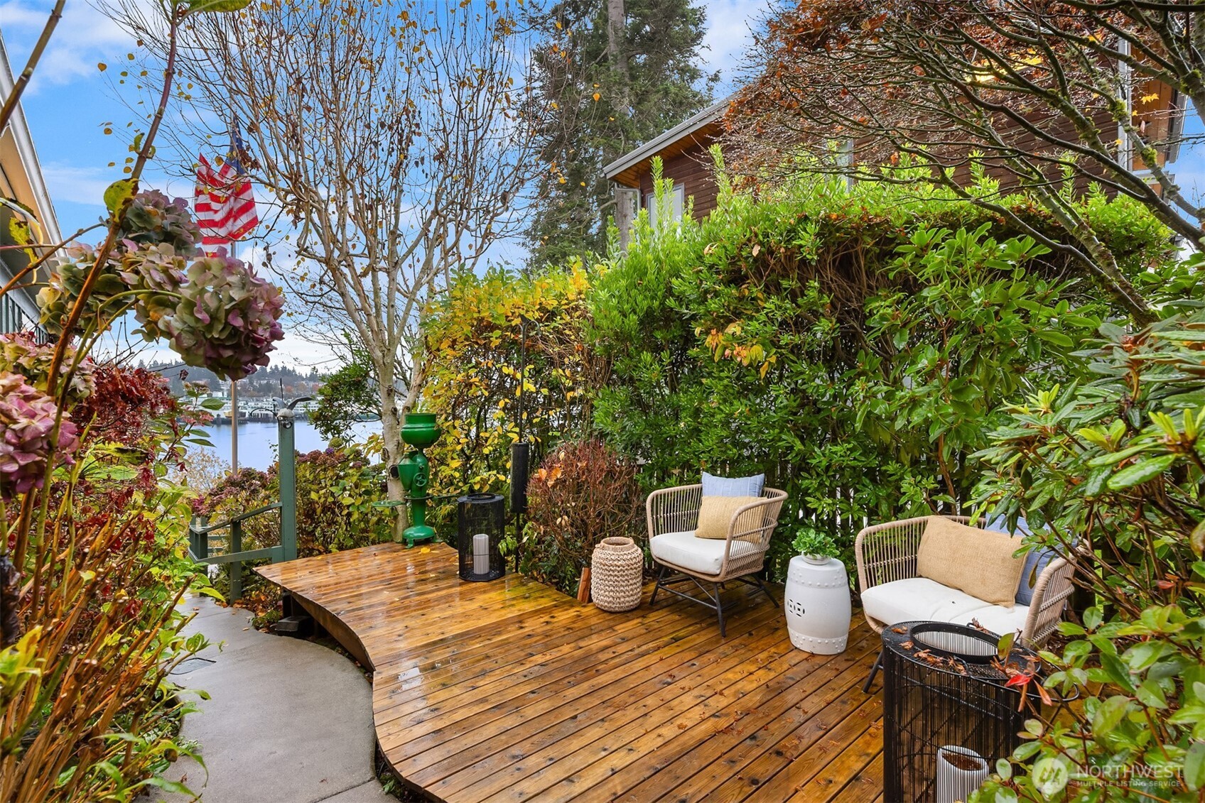 9986 NE Ewing Street , Bainbridge Island, WA 98110