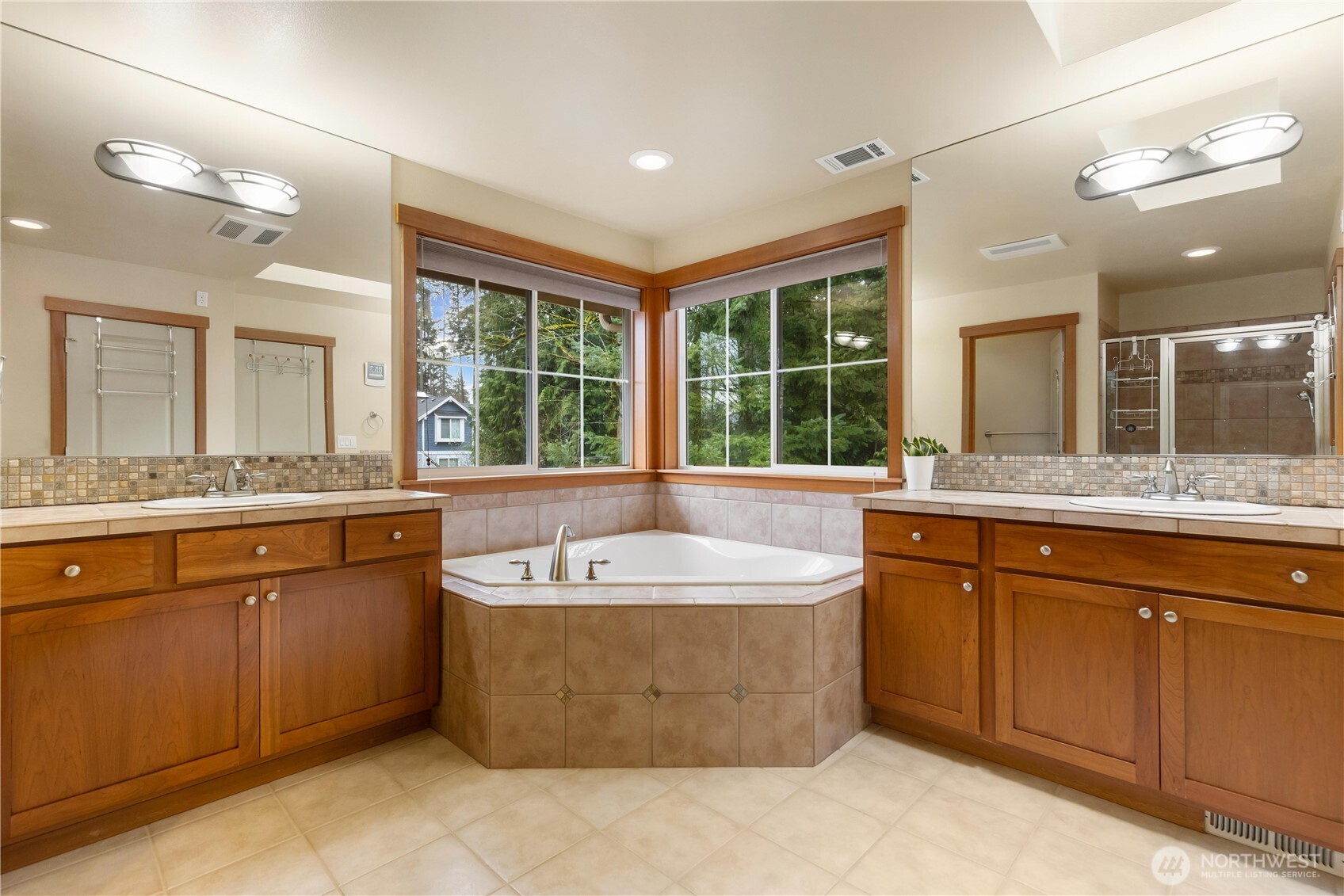 20117 12th Avenue W, Lynnwood, WA 98036