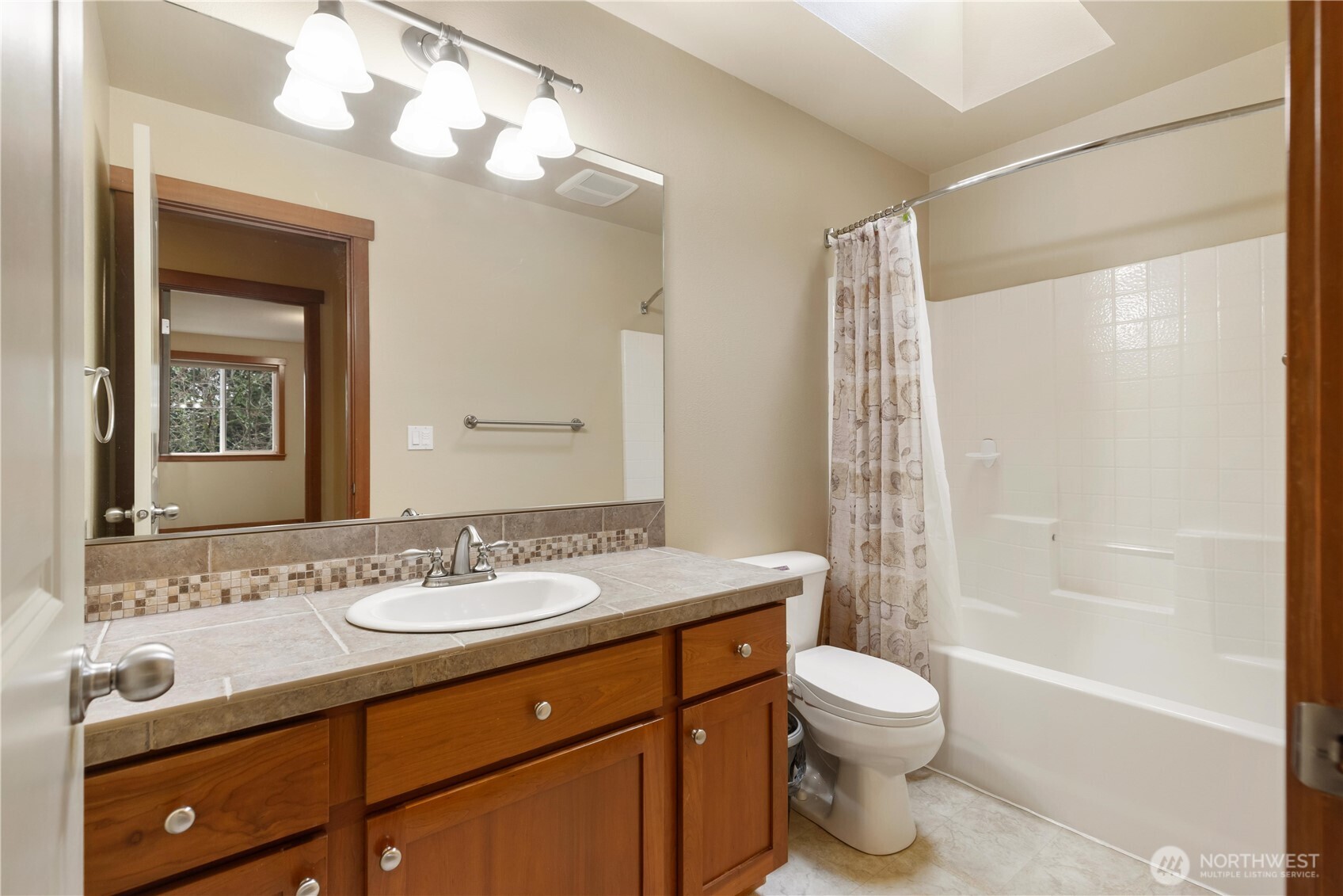 20117 12th Avenue W, Lynnwood, WA 98036