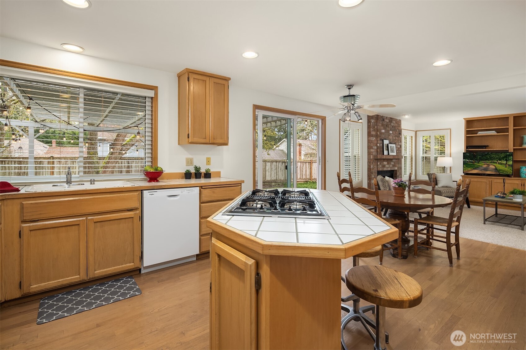 2122 221st Place NE, Sammamish, WA 98074