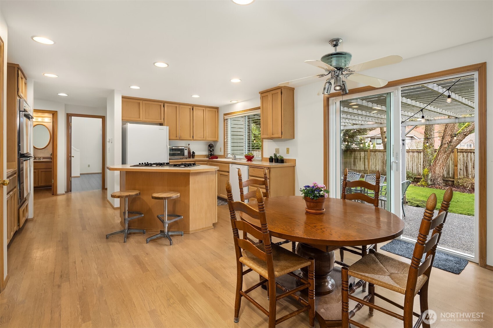 2122 221st Place NE, Sammamish, WA 98074