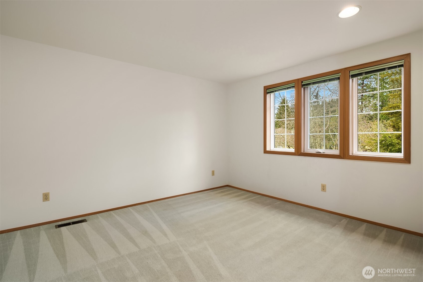 2122 221st Place NE, Sammamish, WA 98074