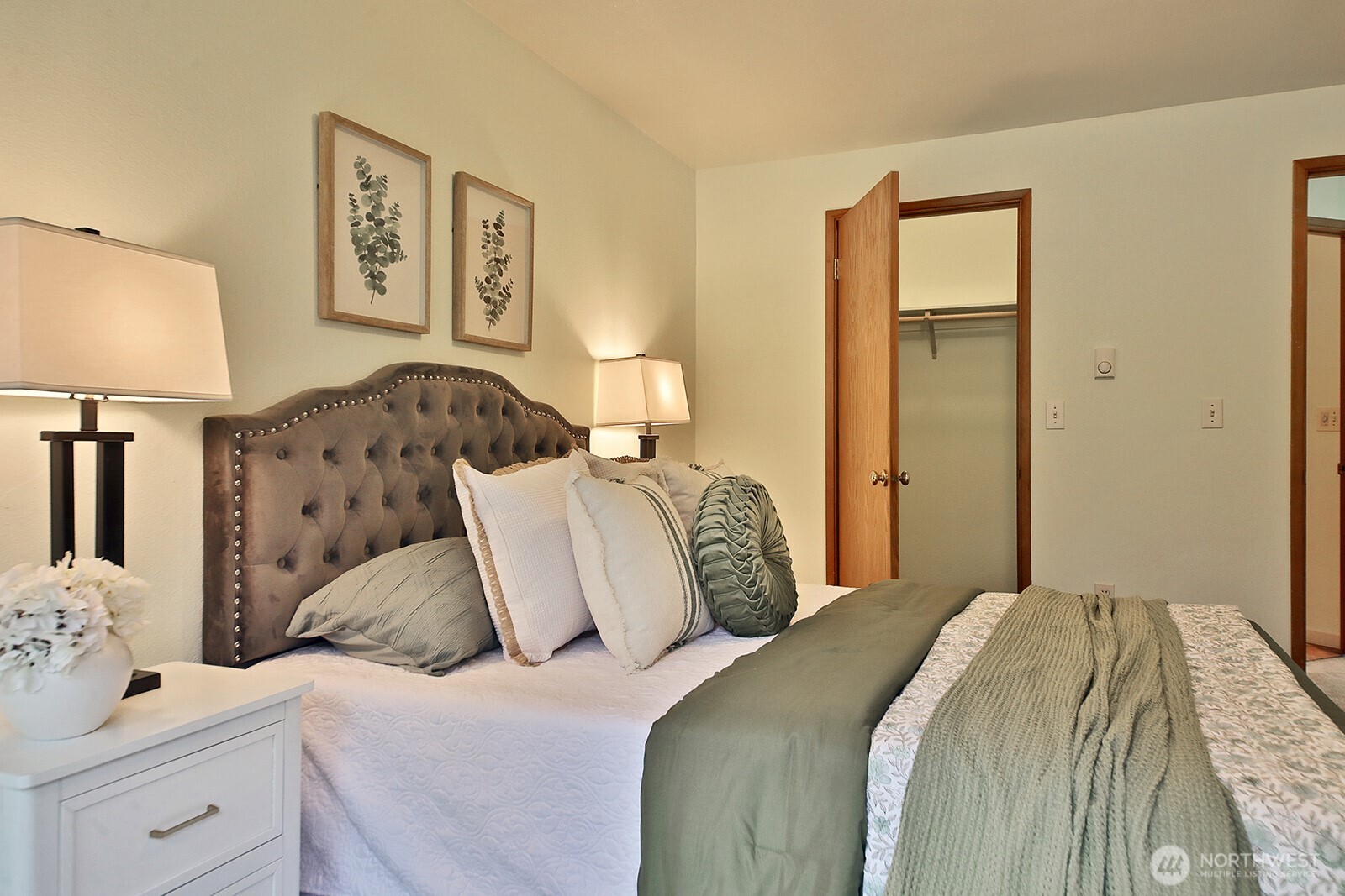 3654 Harper Street , Clinton, WA 98236