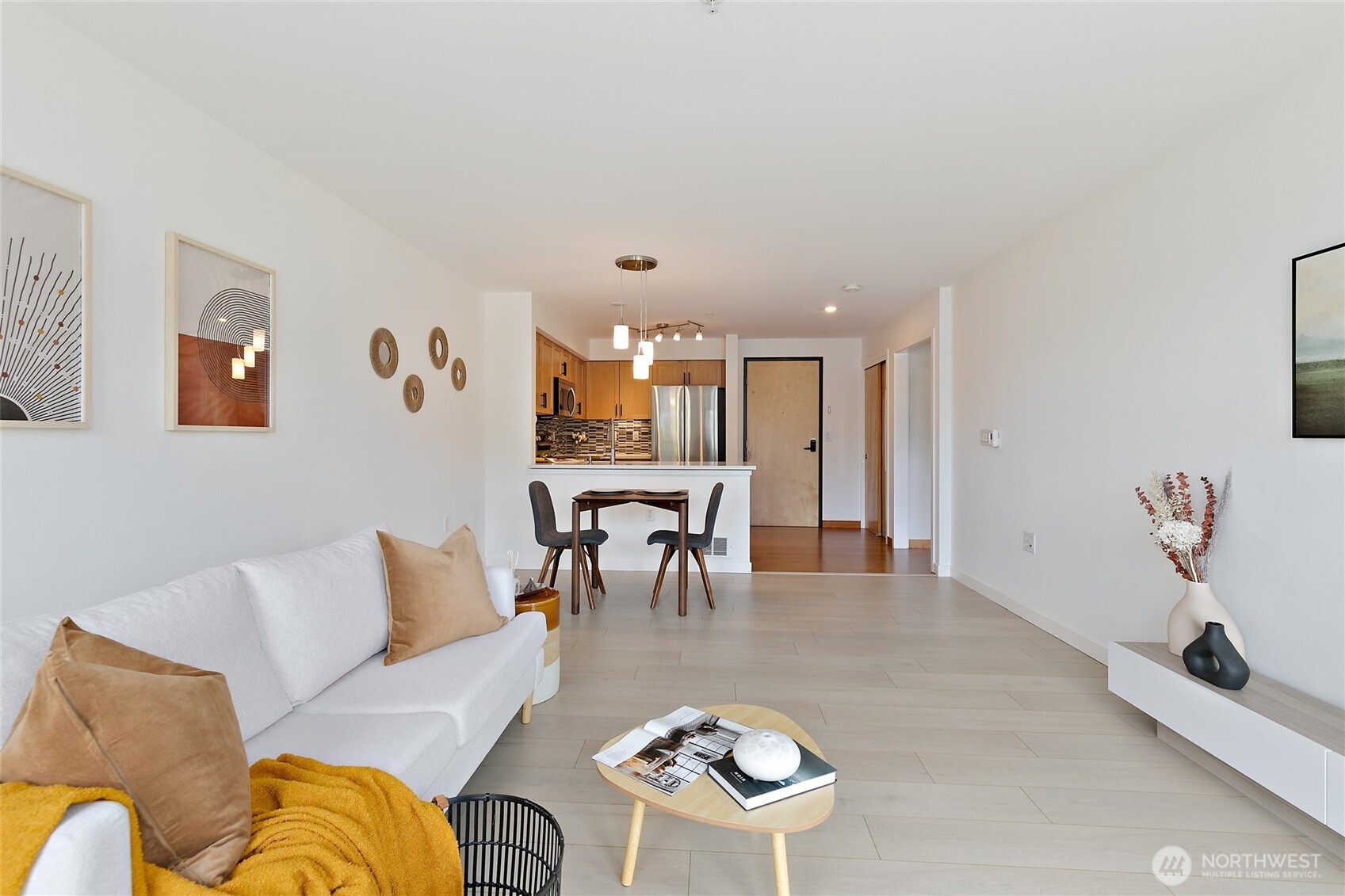 827 Hiawatha Place S #402, Seattle, WA 98144