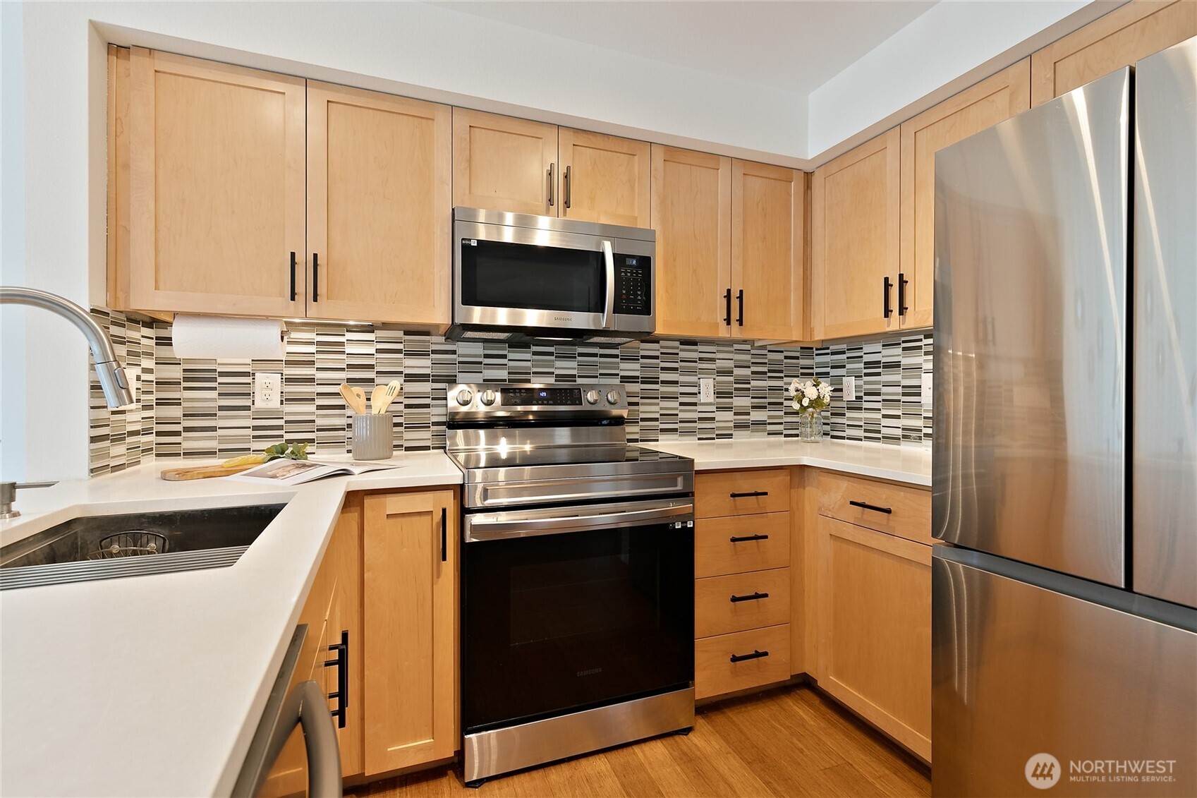 827 Hiawatha Place S #402, Seattle, WA 98144