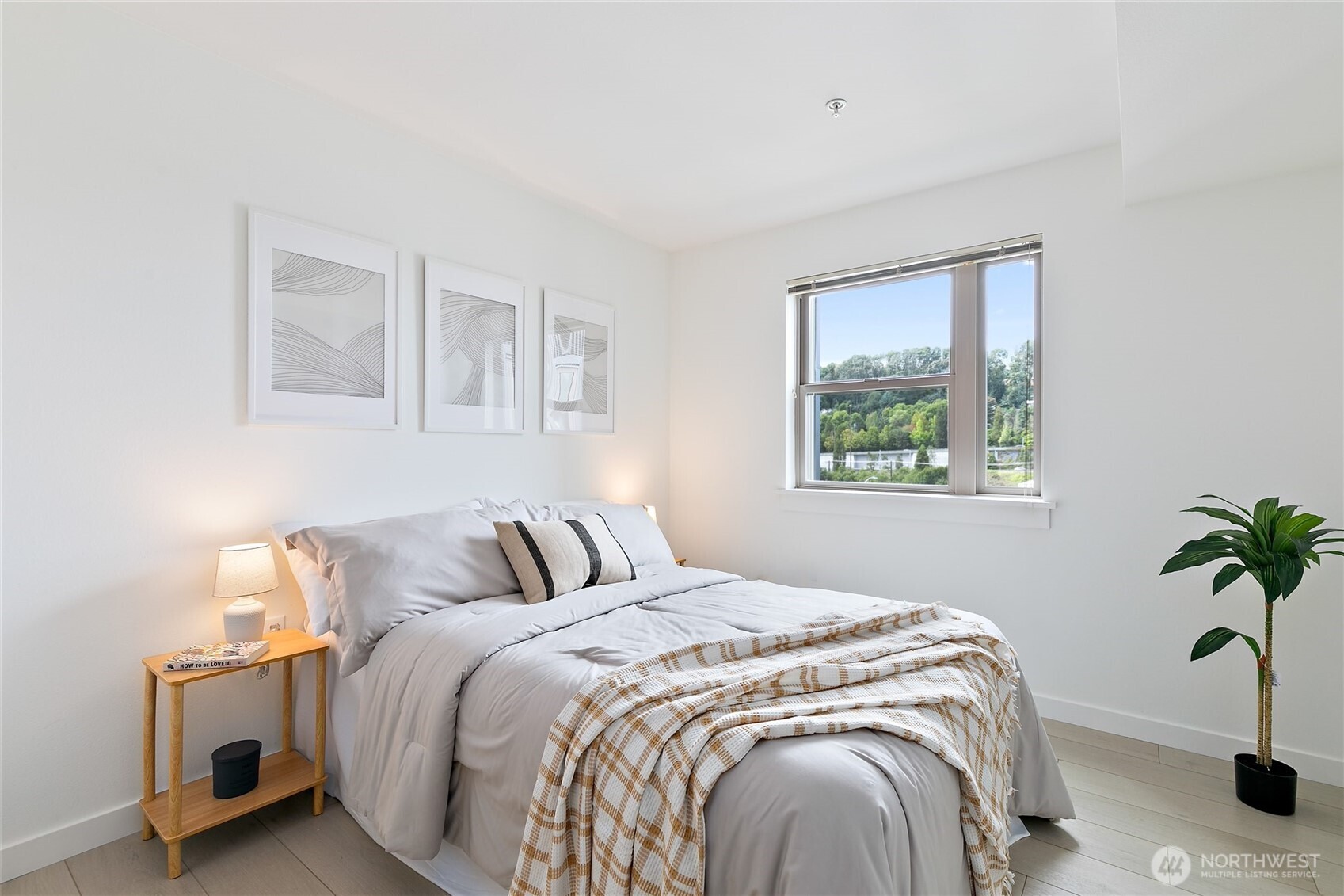 827 Hiawatha Place S #402, Seattle, WA 98144