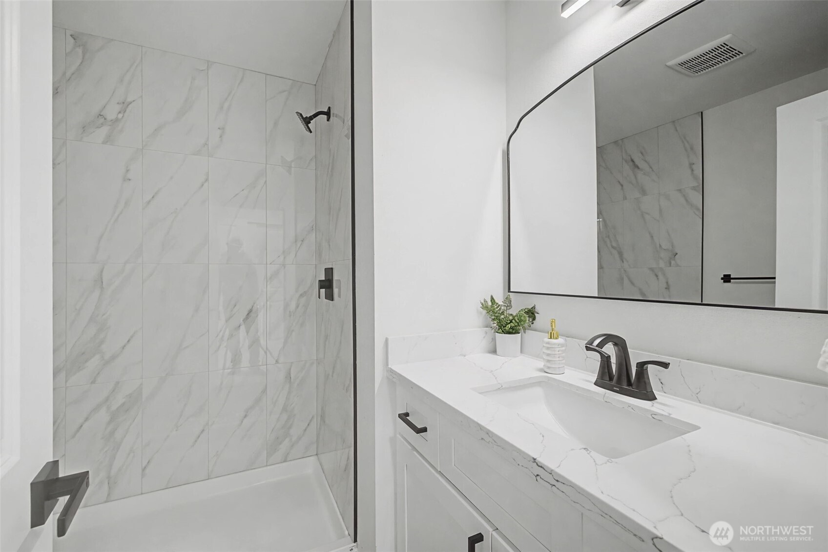 4755 Court R , Tacoma, WA 98404