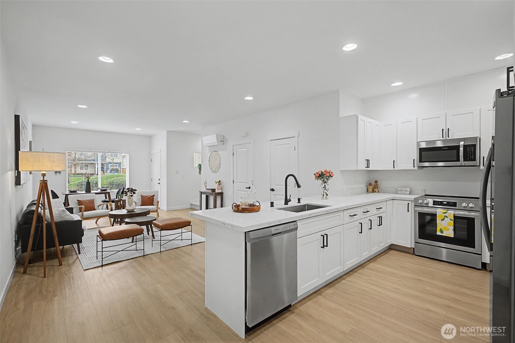 4755 Court R , Tacoma, WA 98404